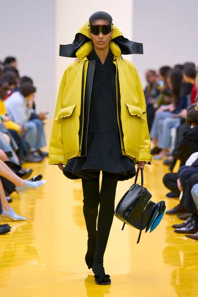 Look 10